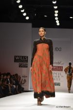 Model walk the ramp for Rahul Singh Show at Wills Lifestyle India Fashion Week 2012 day 4 on 9th Oct 2012 (34).JPG